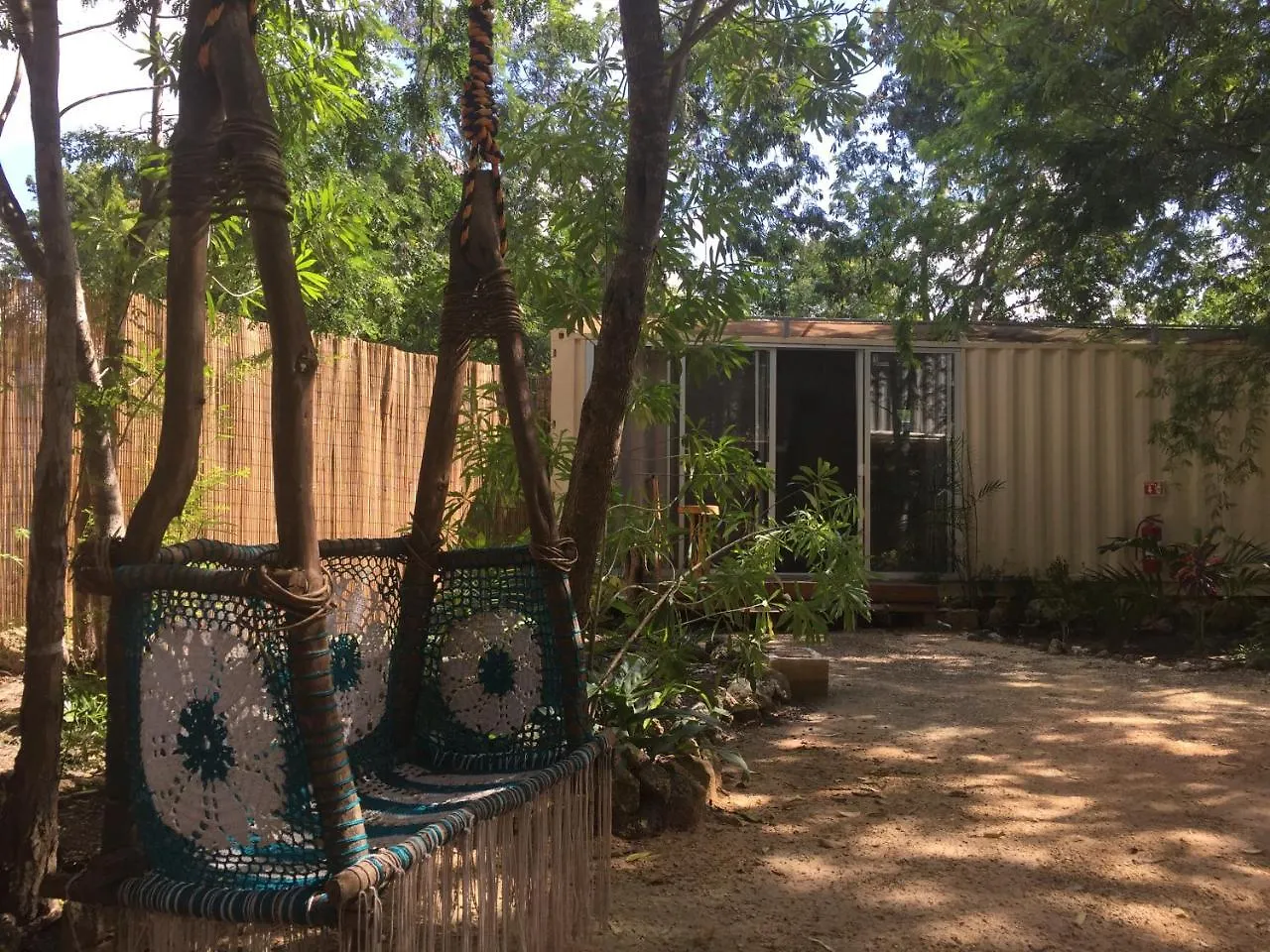 Containme Eco Chic Hotel Tulum