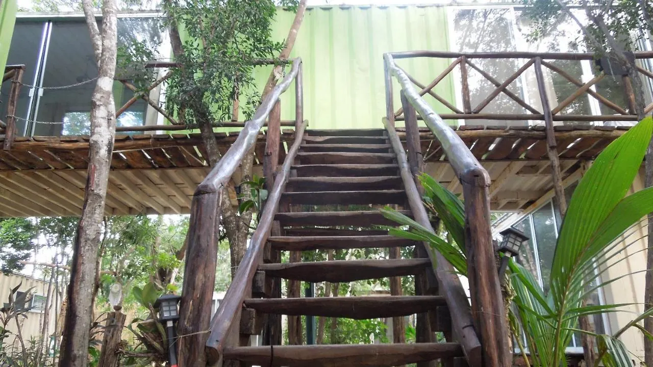 Containme Eco Chic Hotel Tulum