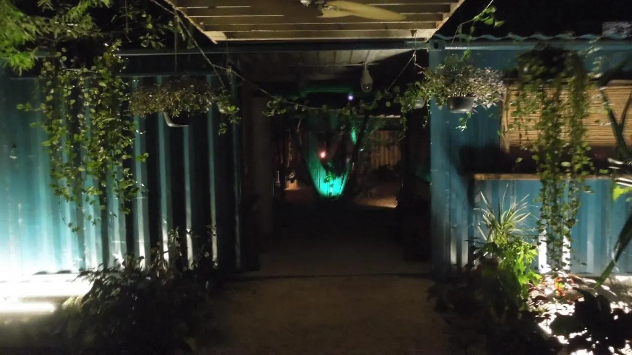 Containme Eco Chic Hotel Tulum