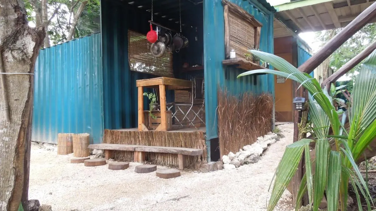 Containme Eco Chic Hotel Tulum