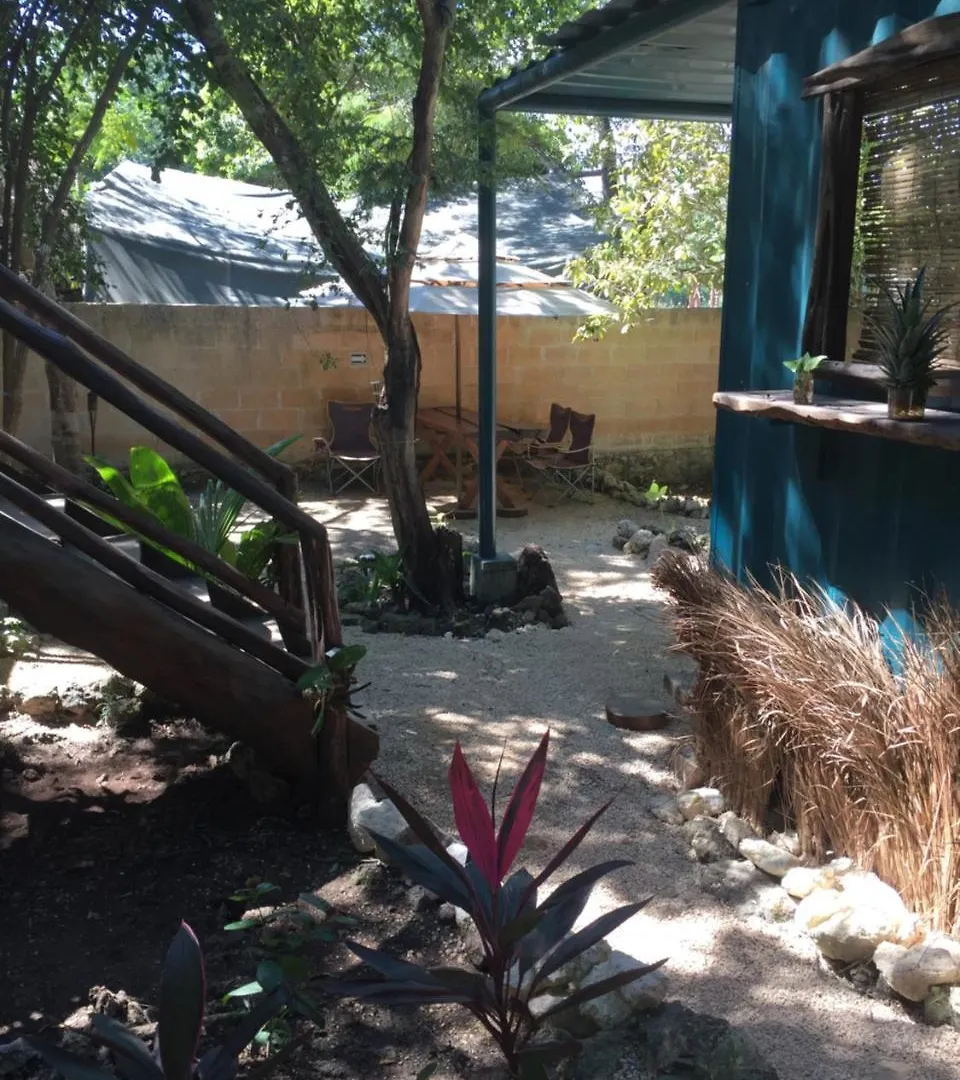 Containme Eco Chic Hotel Tulum