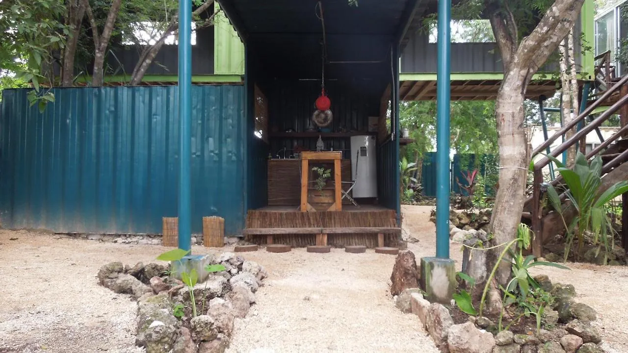 Containme Eco Chic Hotel Tulum 2*,