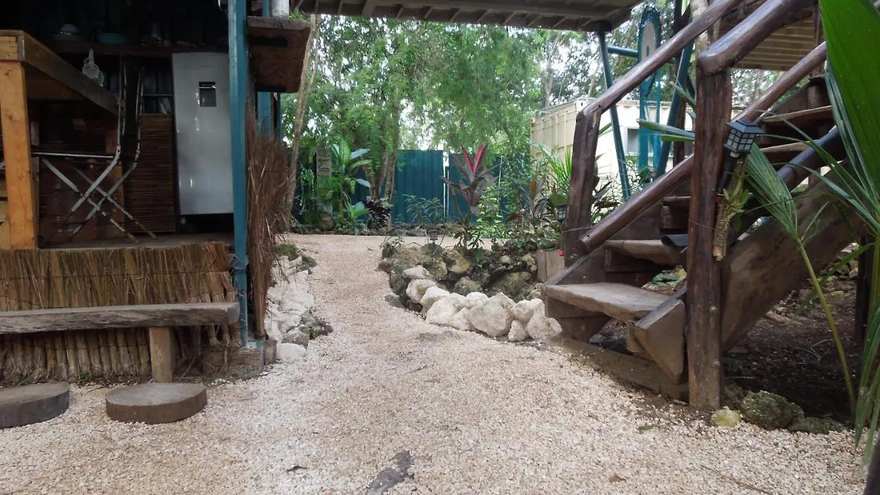 Containme Eco Chic Hotel Tulum 2*,