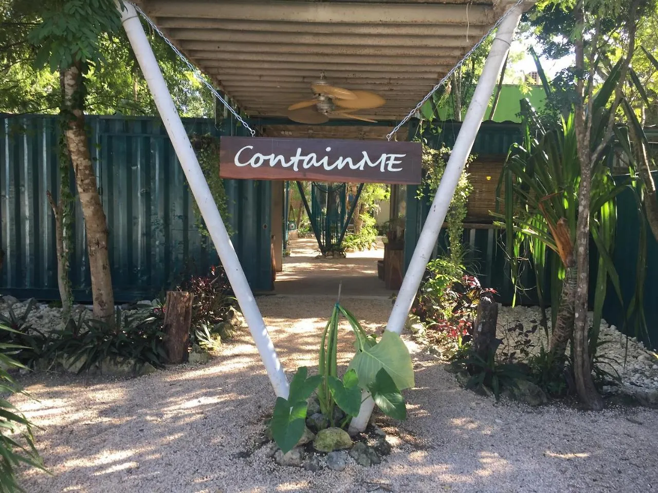 Containme Eco Chic Hotel Tulum